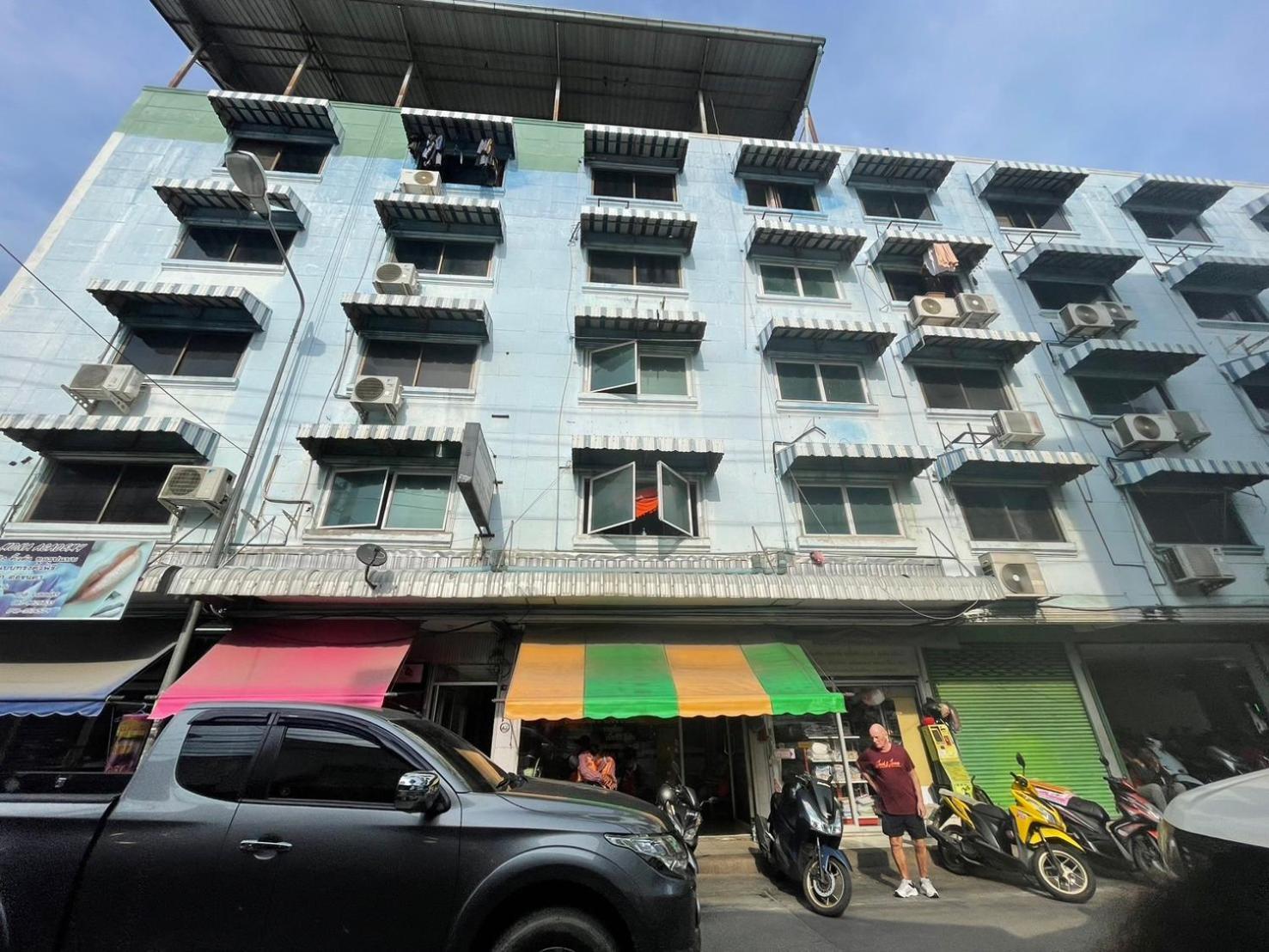 Oyo 75494 President Apartment Pattaya Eksteriør bilde