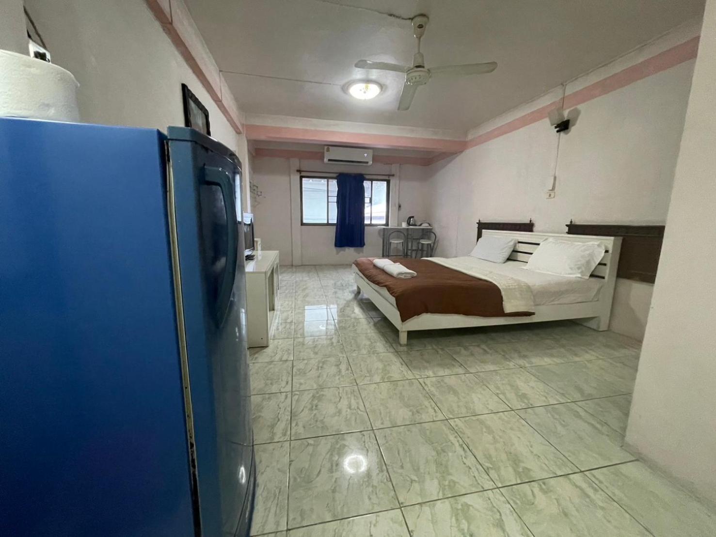 Oyo 75494 President Apartment Pattaya Eksteriør bilde