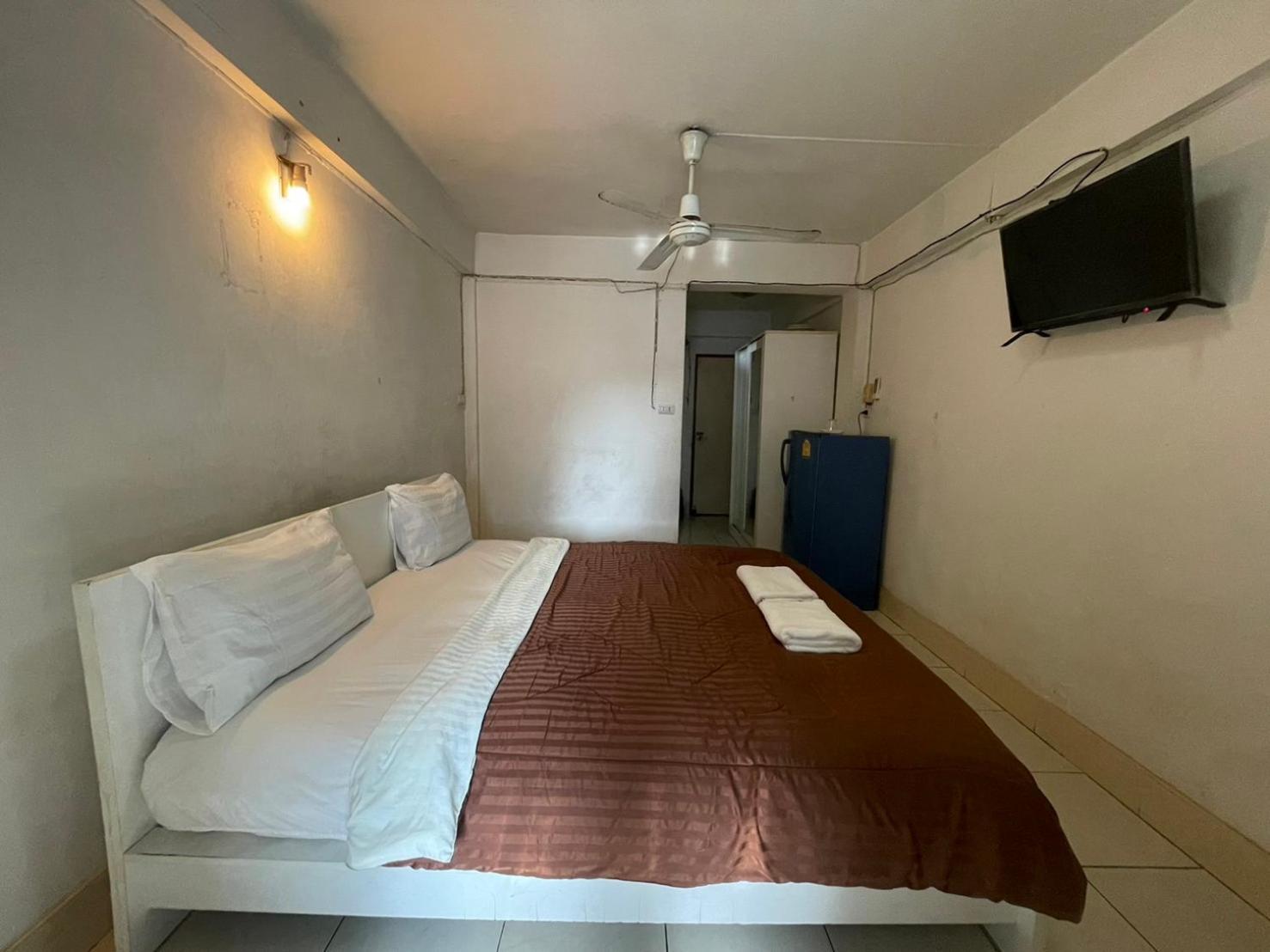 Oyo 75494 President Apartment Pattaya Eksteriør bilde