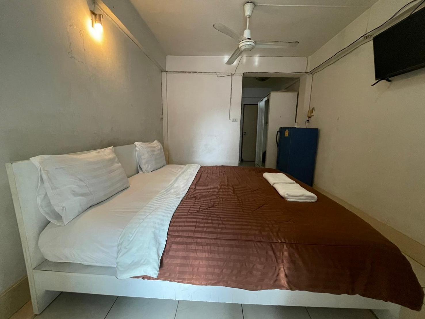 Oyo 75494 President Apartment Pattaya Eksteriør bilde