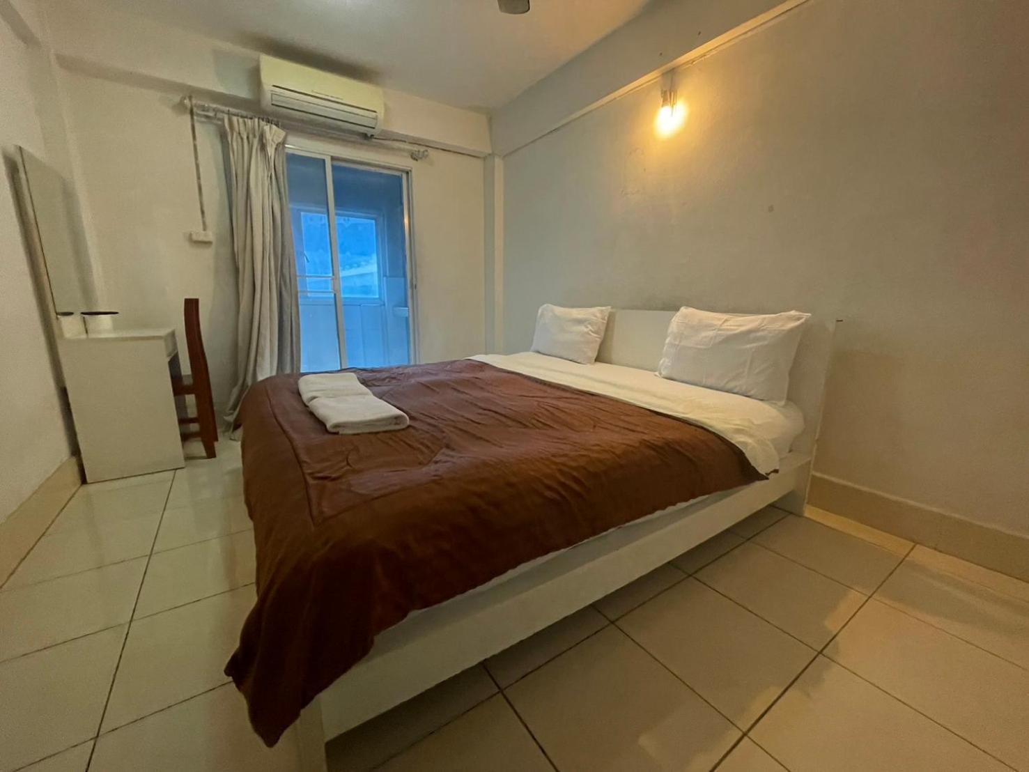 Oyo 75494 President Apartment Pattaya Eksteriør bilde