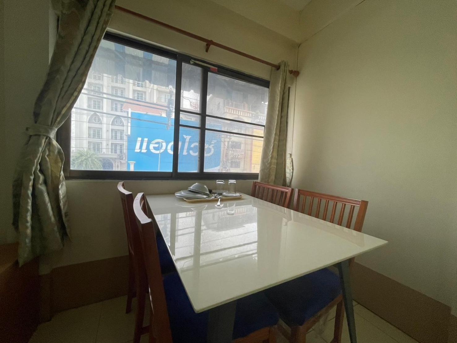 Oyo 75494 President Apartment Pattaya Eksteriør bilde