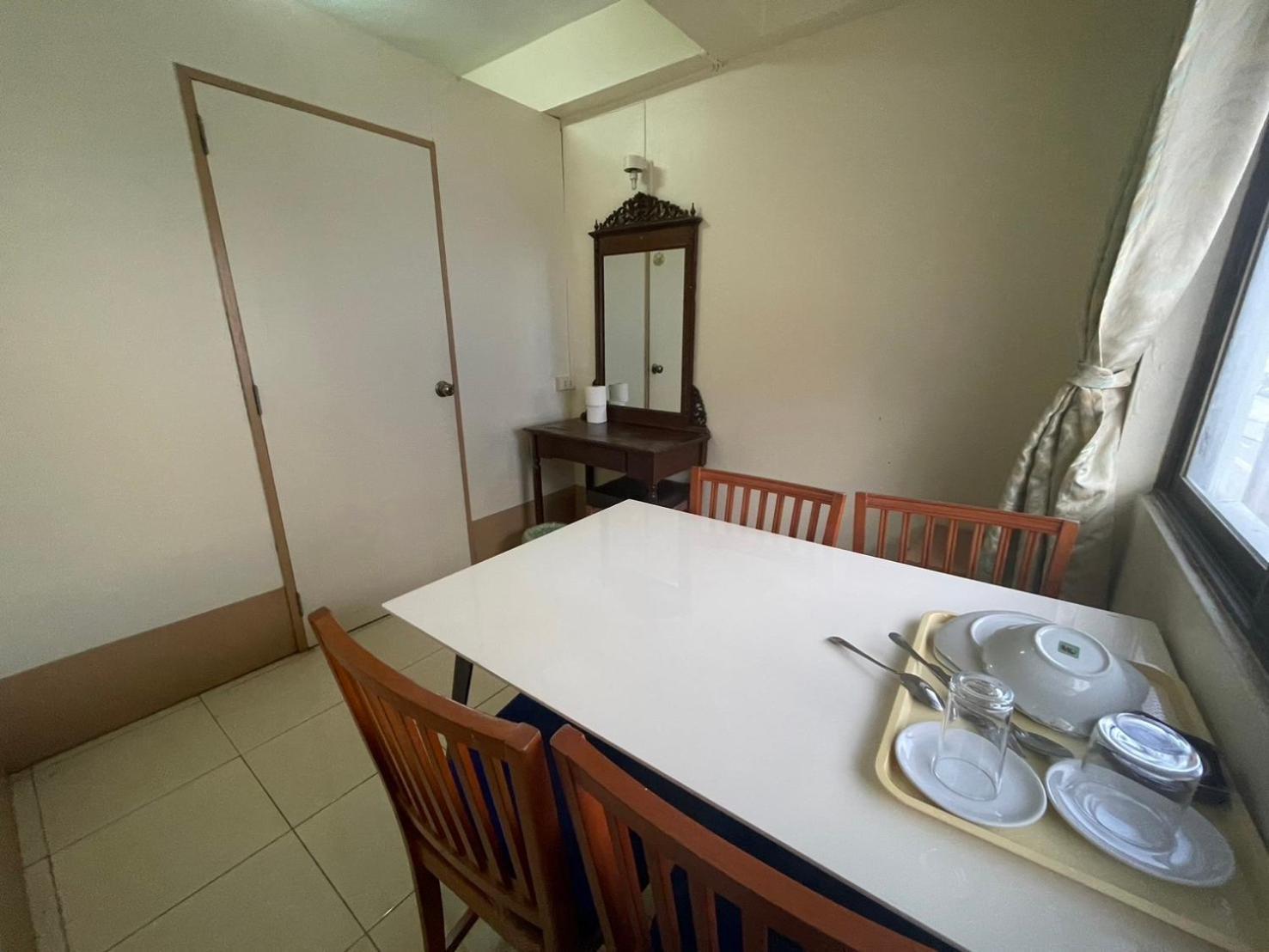 Oyo 75494 President Apartment Pattaya Eksteriør bilde