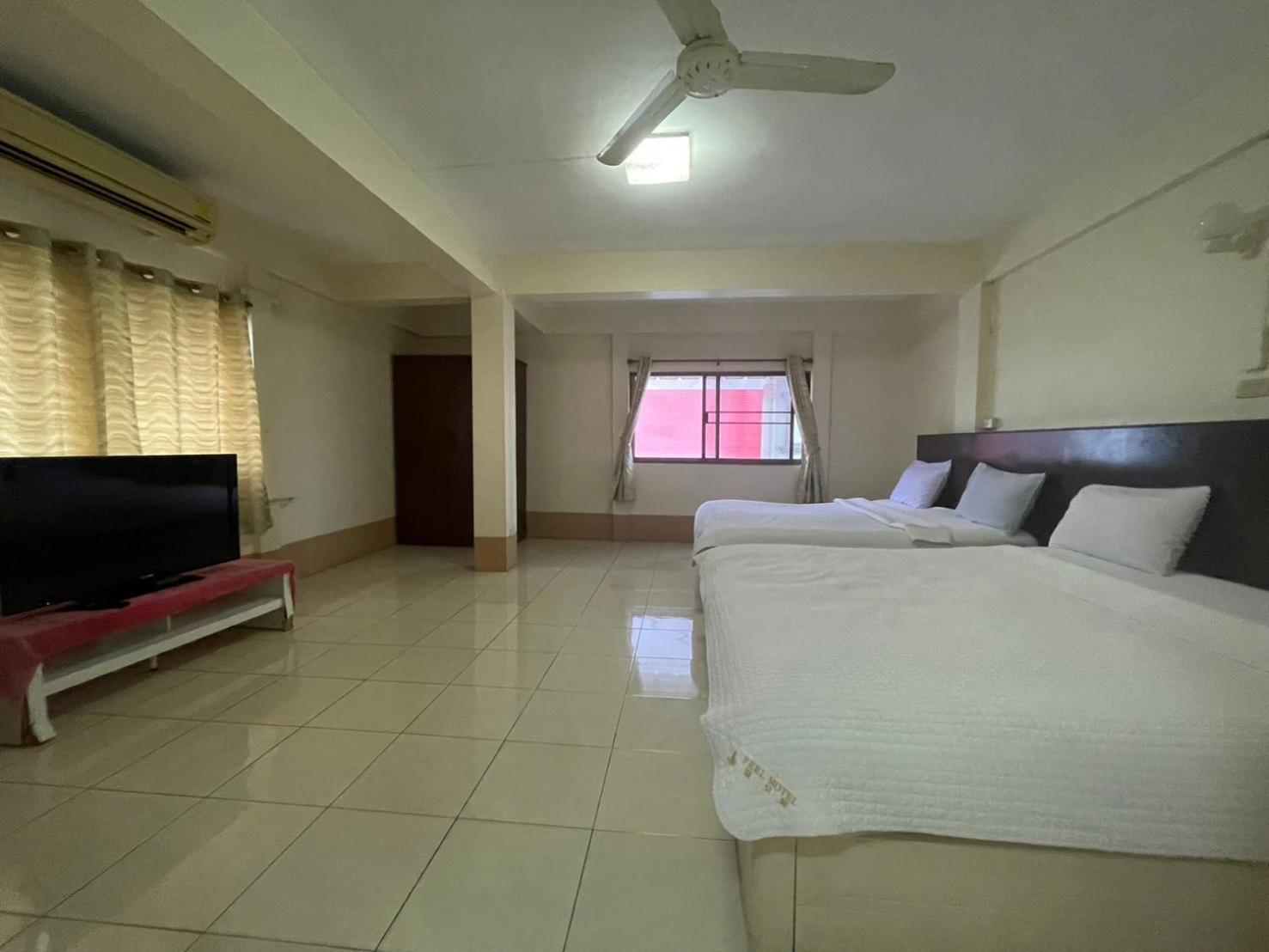 Oyo 75494 President Apartment Pattaya Eksteriør bilde