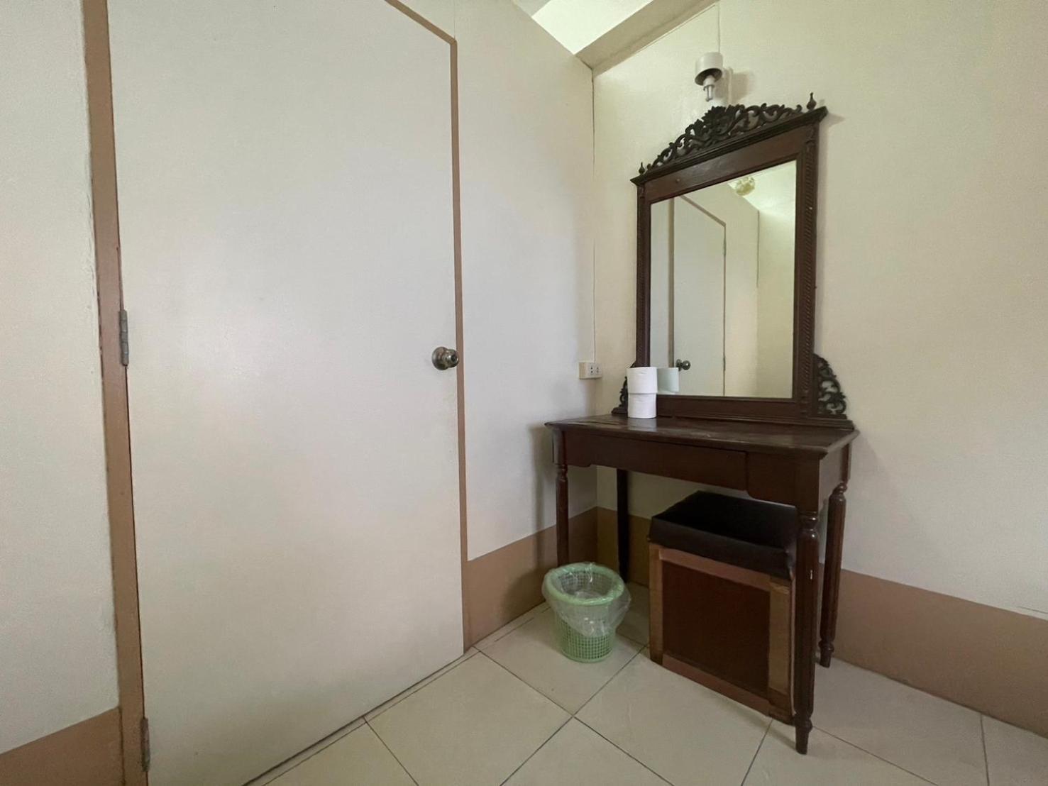 Oyo 75494 President Apartment Pattaya Eksteriør bilde