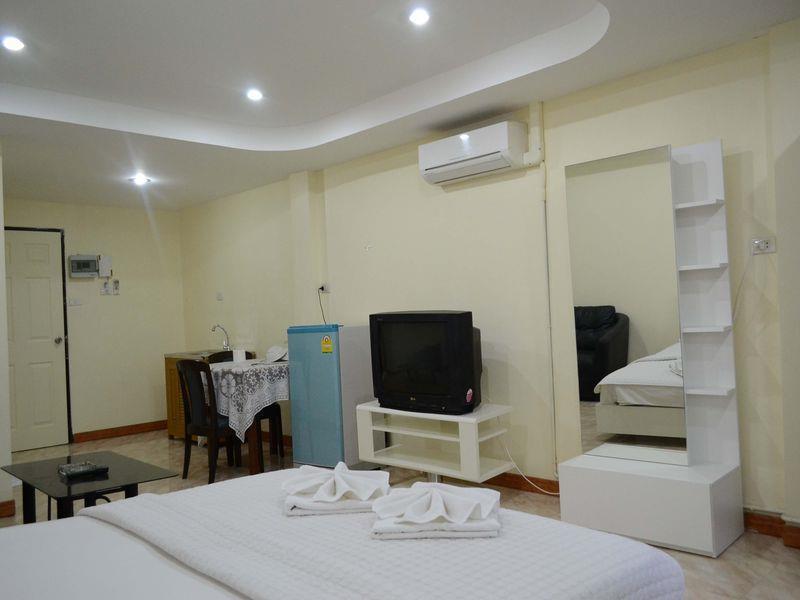 Oyo 75494 President Apartment Pattaya Eksteriør bilde