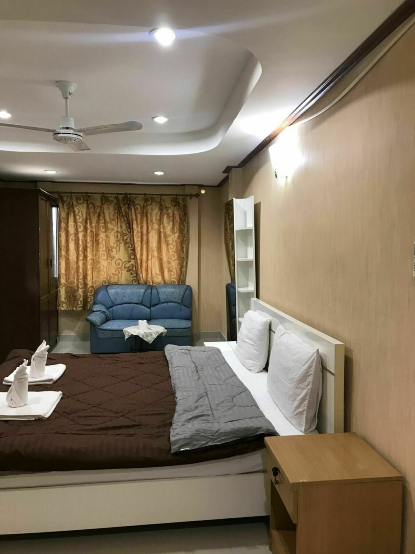Oyo 75494 President Apartment Pattaya Eksteriør bilde