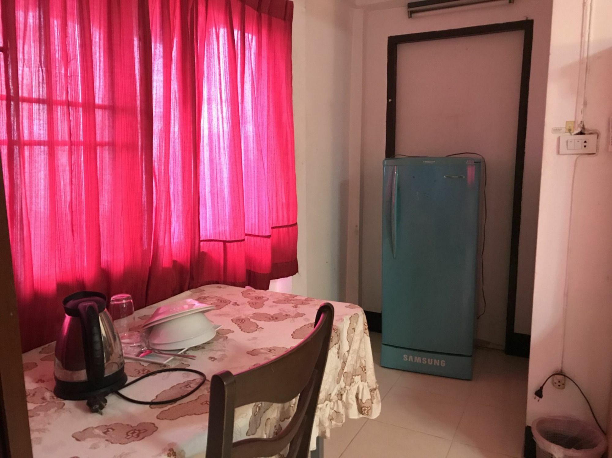 Oyo 75494 President Apartment Pattaya Eksteriør bilde