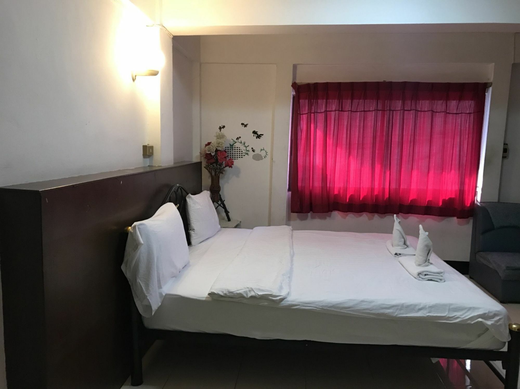 Oyo 75494 President Apartment Pattaya Eksteriør bilde